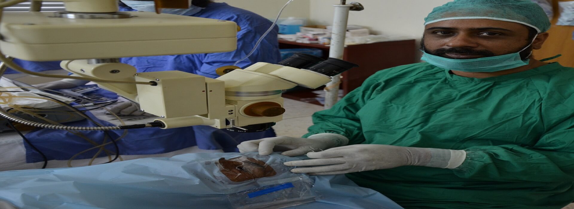Ismat surgeon providing specialist eye care